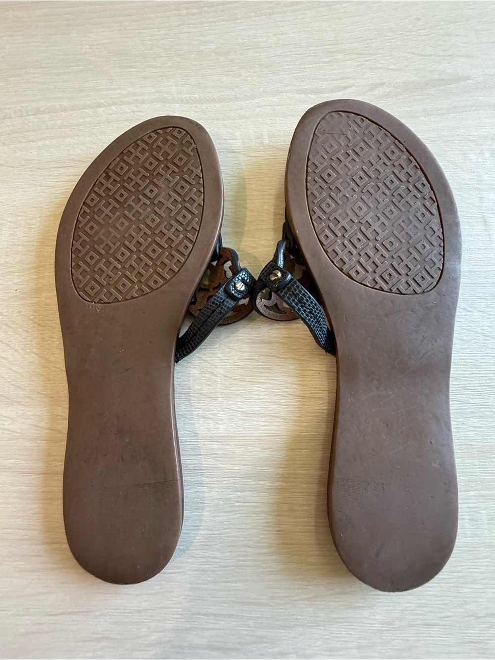 Tory Burch Miller Blue Leather Thong Sandals Women Size 6.5 Flat Logo Medallion - Picture 10 of 12